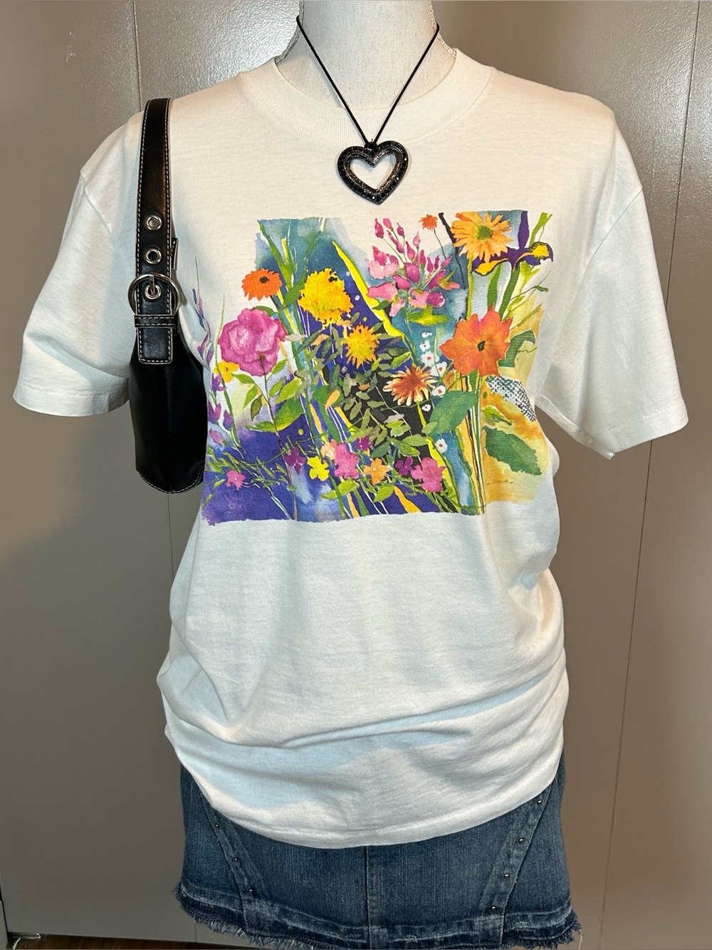 Vintage White Floral Graphic T-shirt